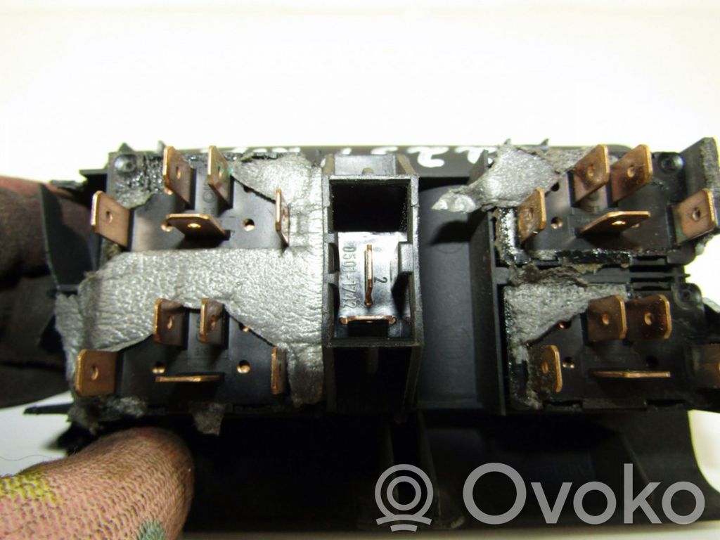 Audi A4 S4 B5 8D Electric window control switch 