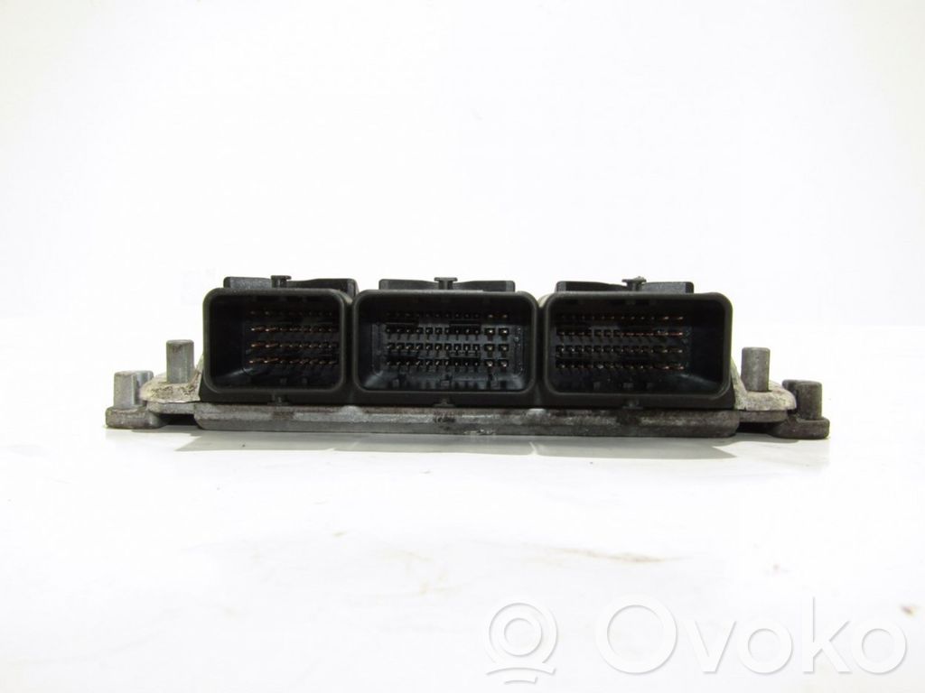 Unidad de control/módulo del motor   0281011571,8200309318