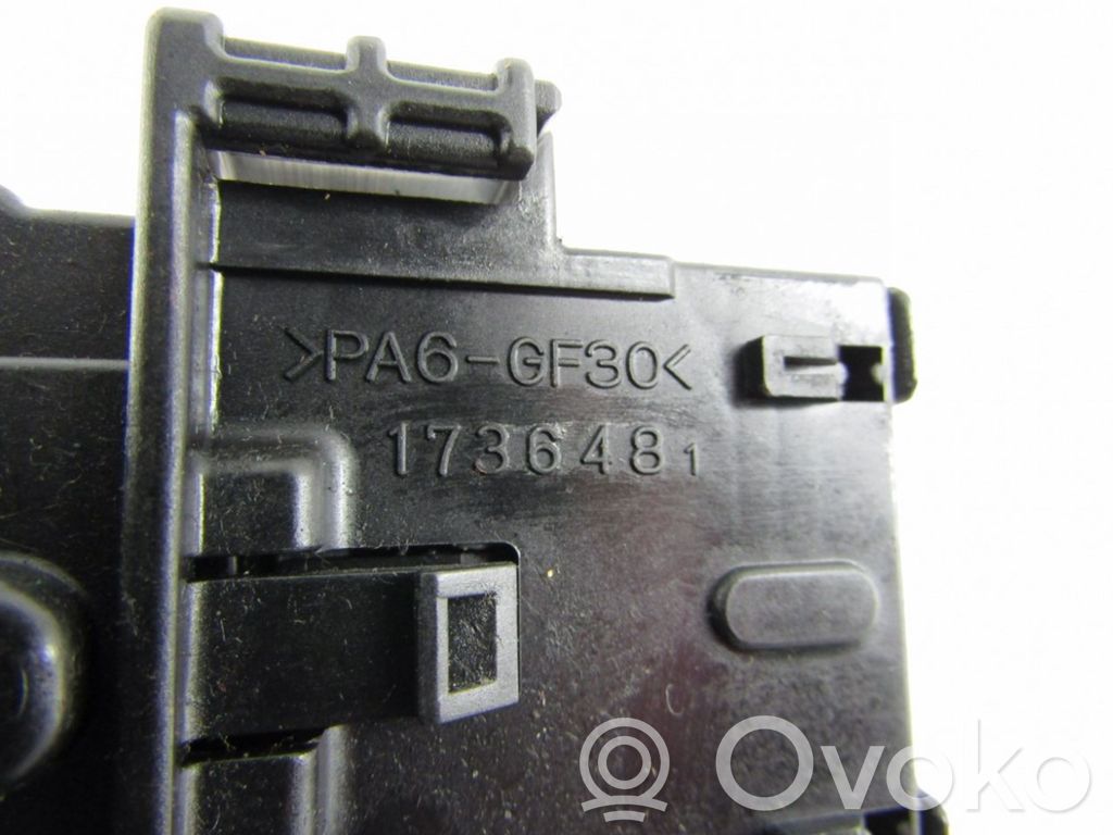 Light switch   1736481