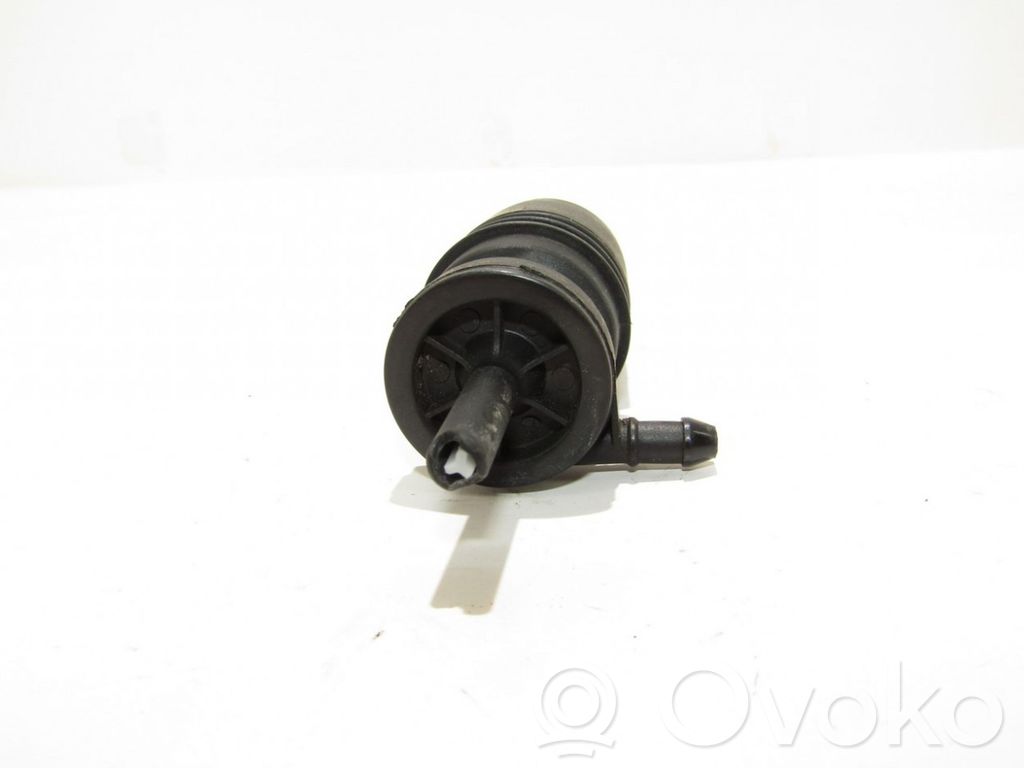 Volkswagen Touareg I Windscreen/windshield washer pump 