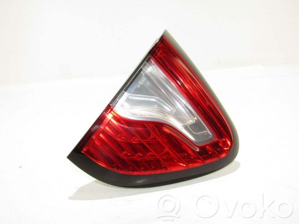 Renault Captur Tailgate rear/tail lights 