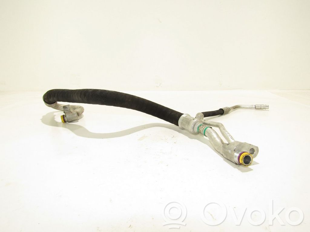 BMW 1 E81 E87 Ilmastointilaitteen putki (A/C) 