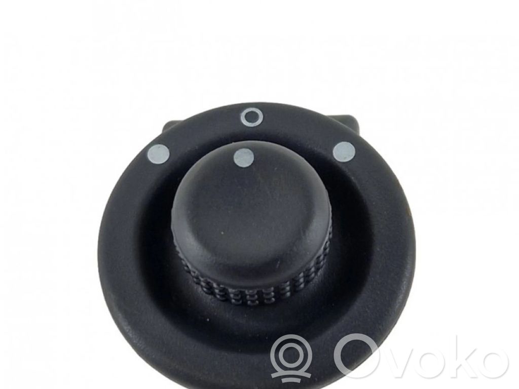 Wing mirror switch   8200002442B