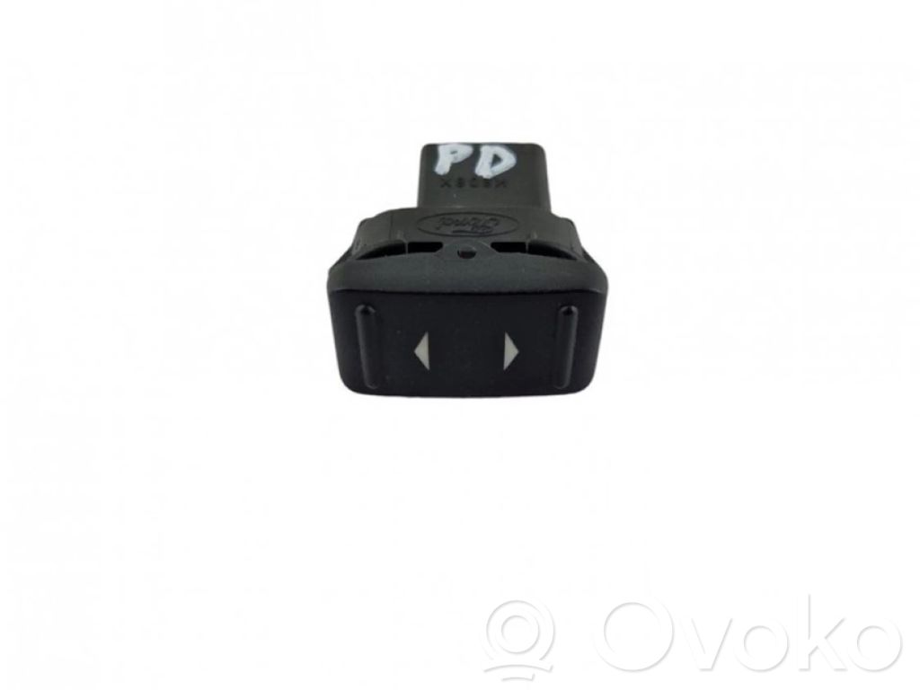 Interrupteur commade lève-vitre   03168700,3M5T14529AA