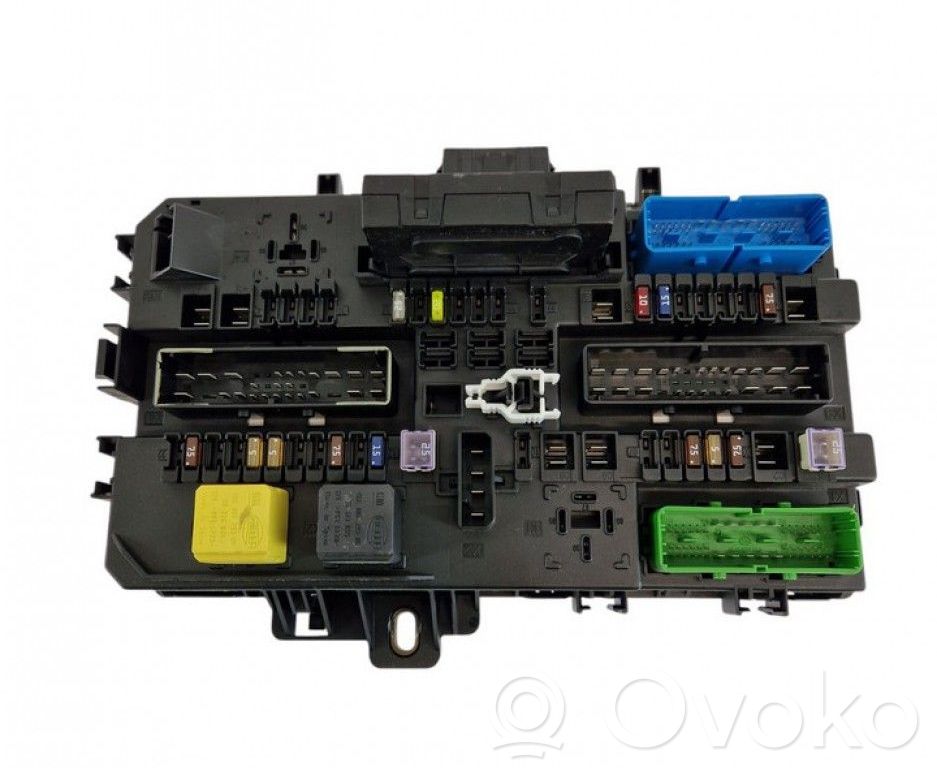 Opel Astra H Fuse module 