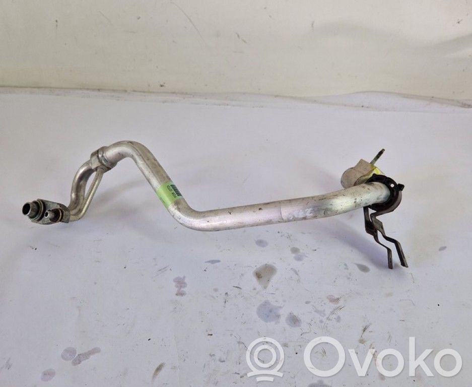 Ilmastointilaitteen putki (A/C)   C1B119E881AC