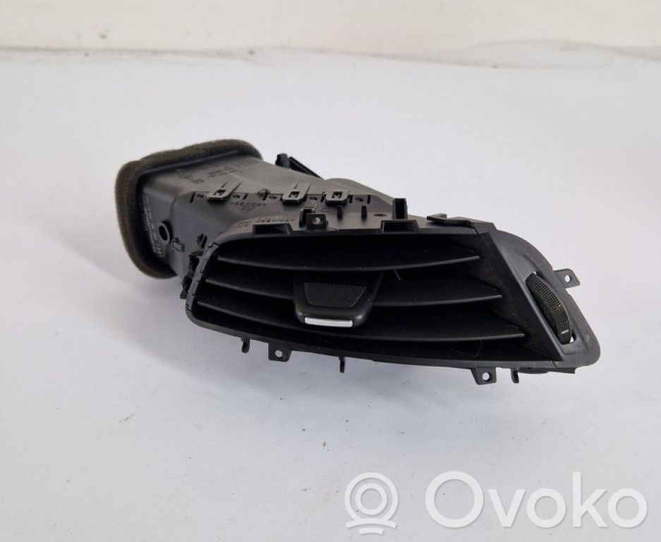 Opel Zafira C Rejilla de ventilación central del panel 