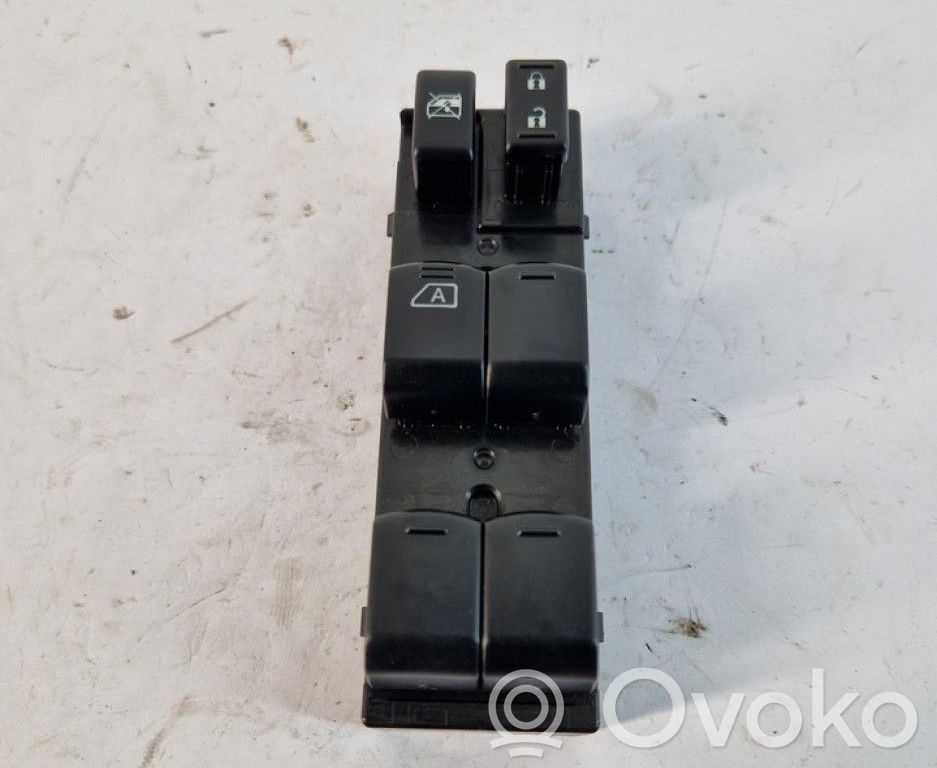 Subaru XV Electric window control switch 