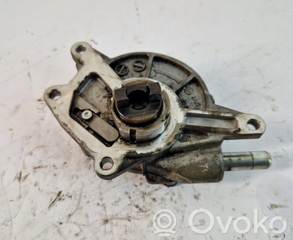 Mercedes-Benz C W204 Pompe à vide