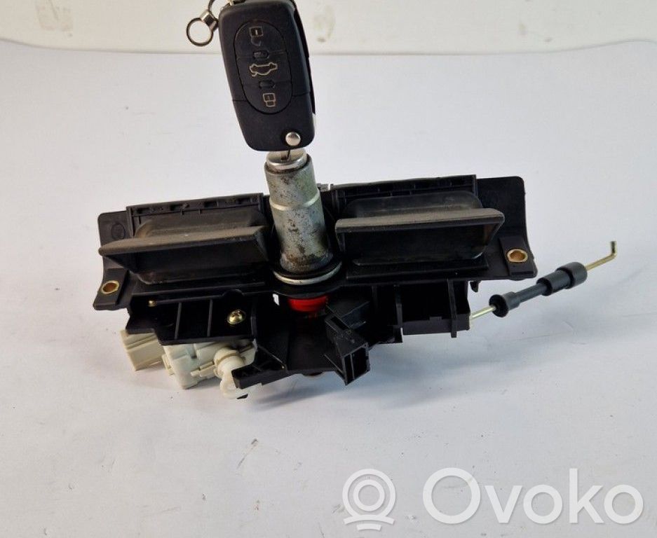 Audi A6 S6 C5 4B Griff Taster Öffner Heckklappe Kofferraumdeckel 