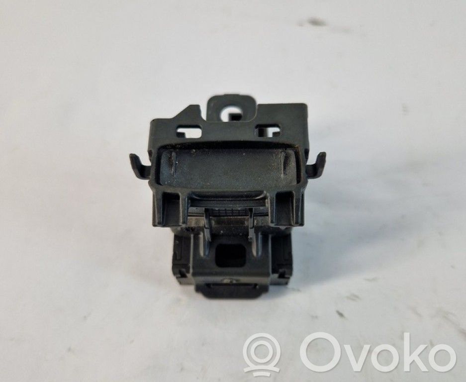 Virtalukko   AH4N15607AE,AH4N15607AE,AH4N15607AE,30659639,31252952