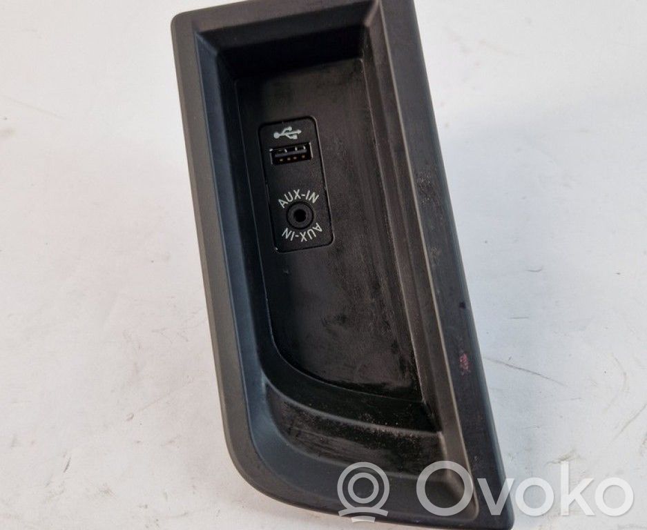 BMW 3 F30 F35 F31 Connettore plug in AUX 