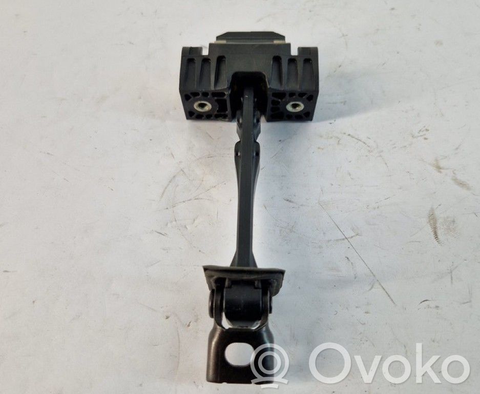 Volkswagen Jetta VI Takaoven pidätin
