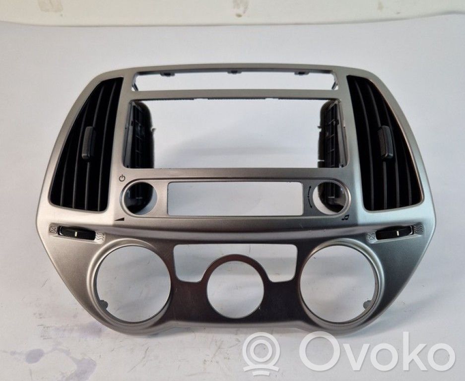 Hyundai i20 (PB PBT) Dysze / Kratki środkowego nawiewu deski rozdzielczej 