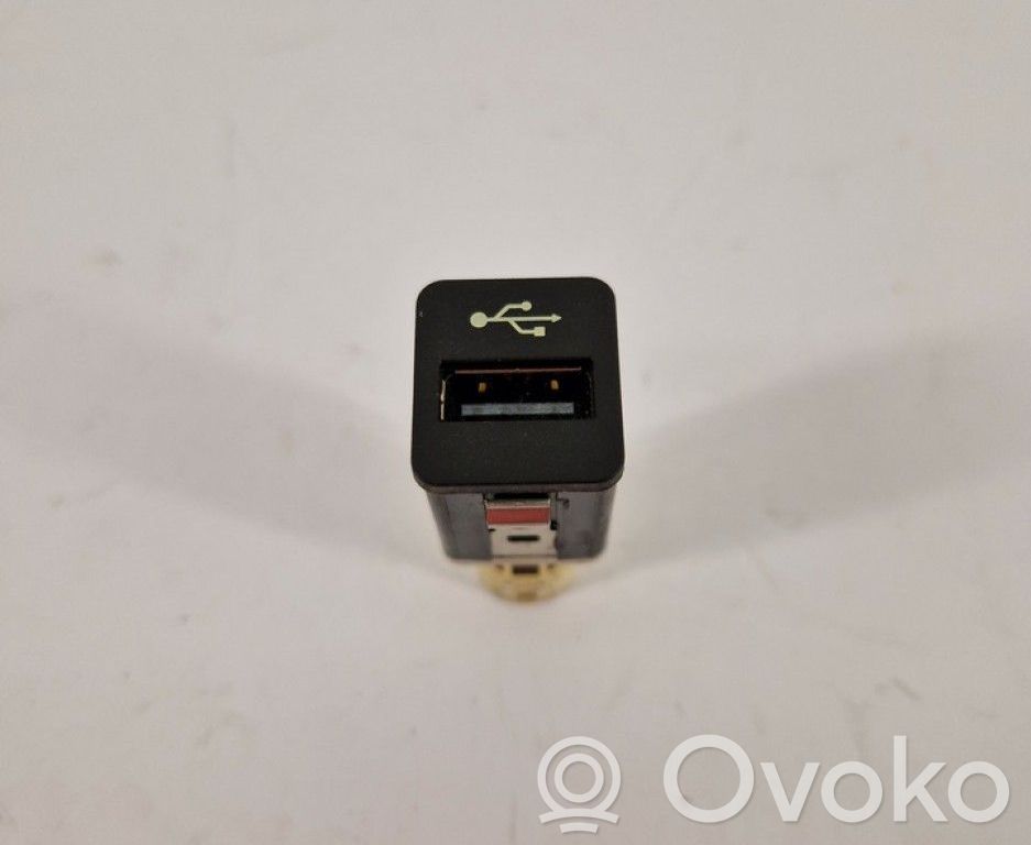 BMW 5 F10 F11 Connettore plug in AUX 
