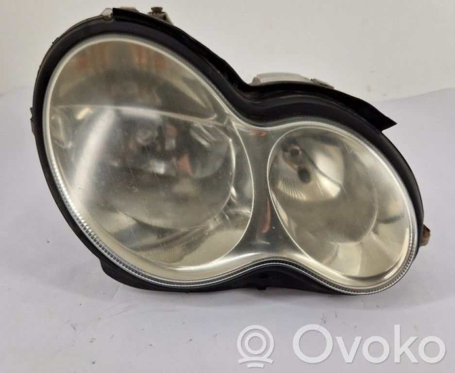 Mercedes-Benz C W203 Lampa przednia 