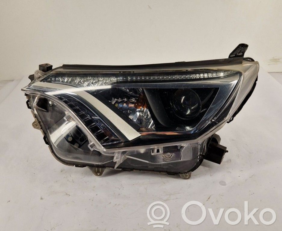 Toyota RAV 4 (XA40) Faro/fanale 
