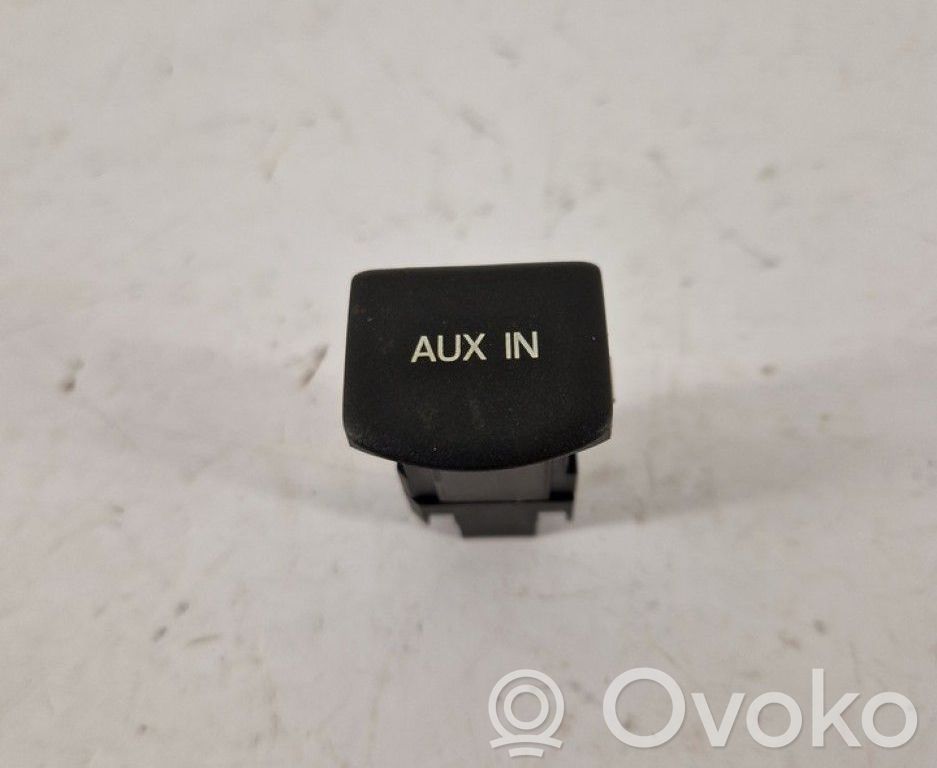Volkswagen Polo V 6R Enchufe conector entrada auxiliar
