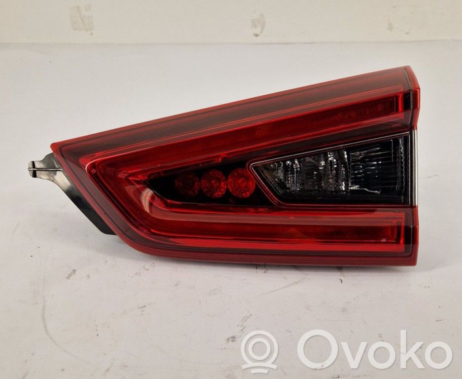 Nissan Qashqai Lampy tylnej klapy bagażnika 
