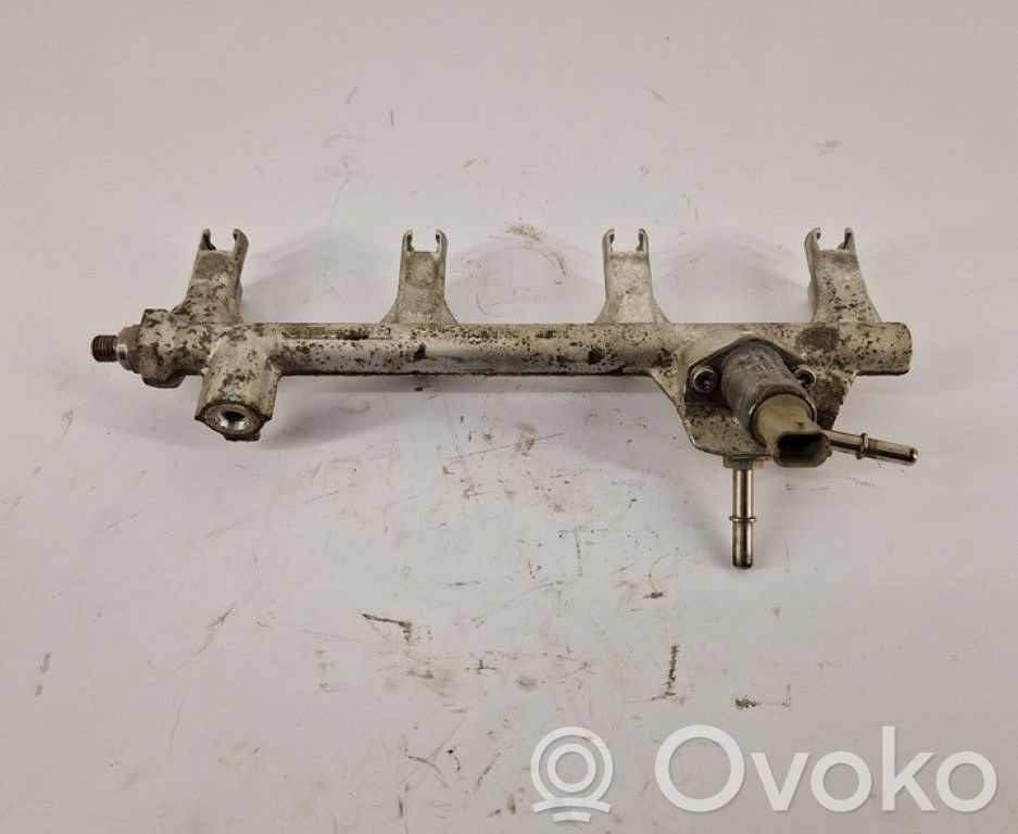 Opel Zafira B Tuyau de conduite principale de carburant 
