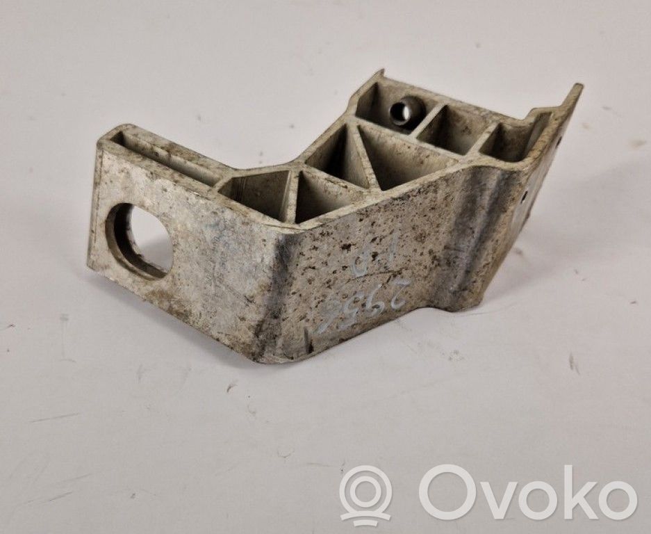 Mercedes-Benz C W205 Fixation de radiateur