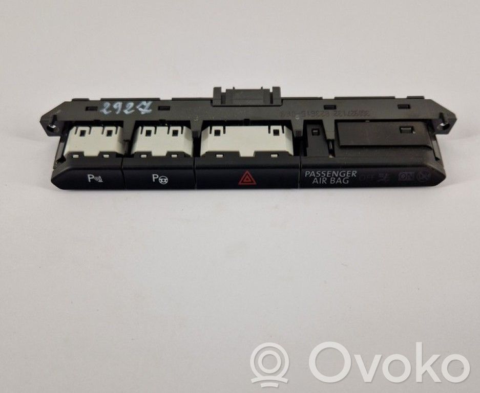 Volkswagen PASSAT B8 Botón interruptor de luz de peligro 