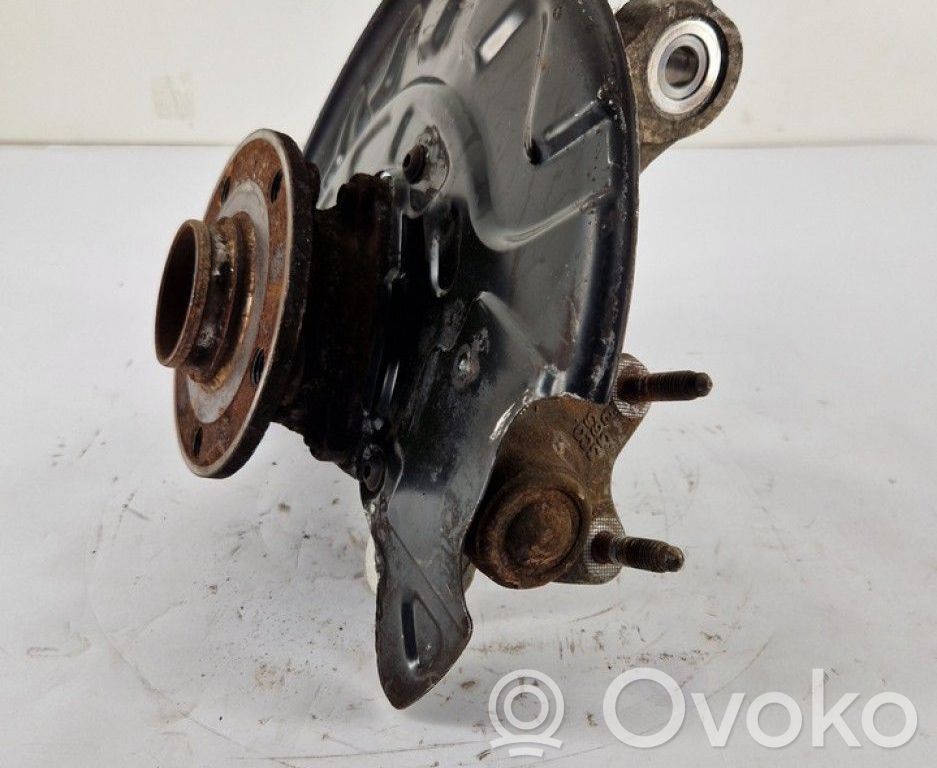 Volkswagen PASSAT B8 Cubo de rueda delantera