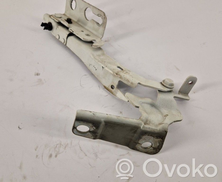 Volvo V40 Konepellin saranat 