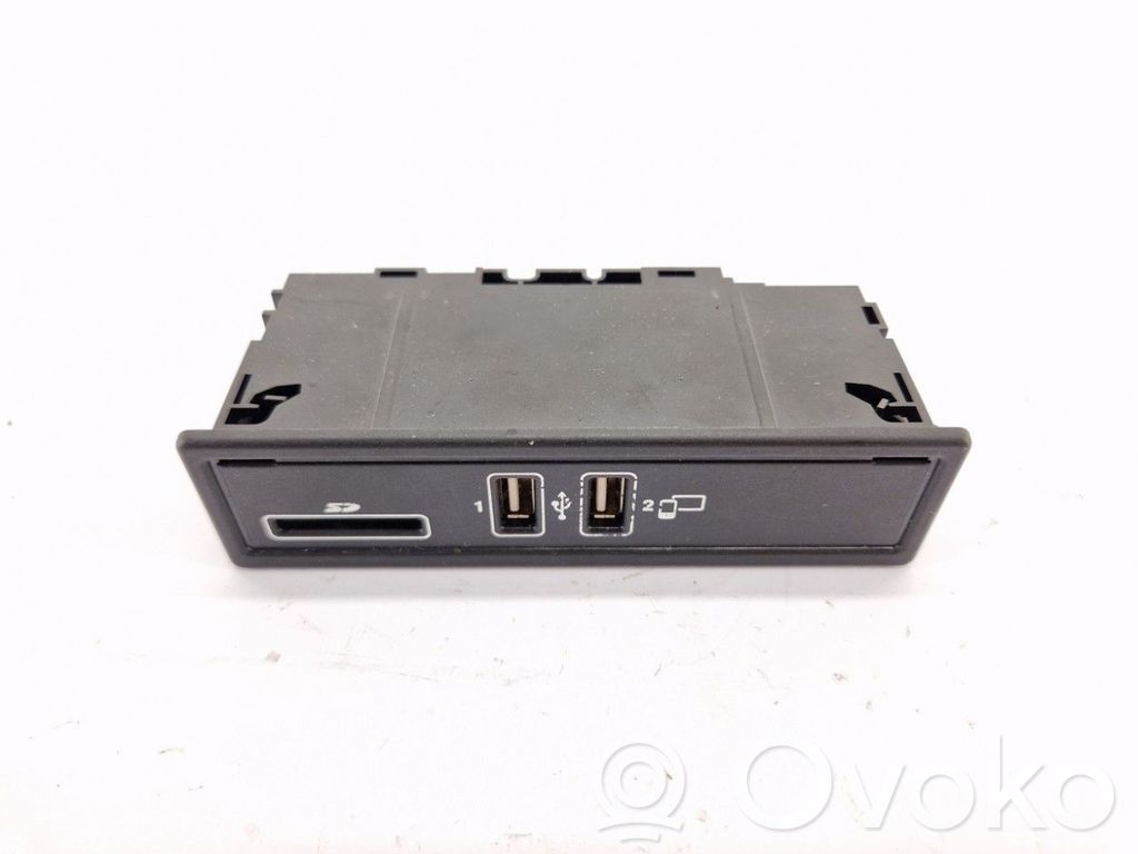 Mercedes-Benz C W205 Câble adaptateur AUX 