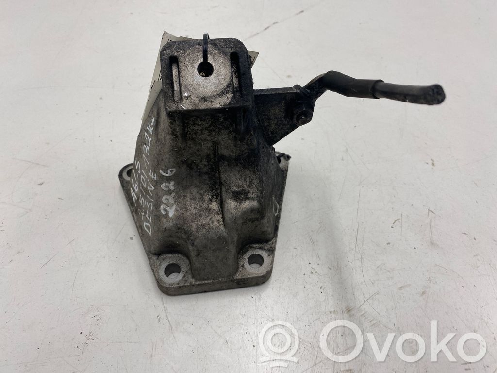 Audi A6 S6 C5 4B Engine mounting bracket 