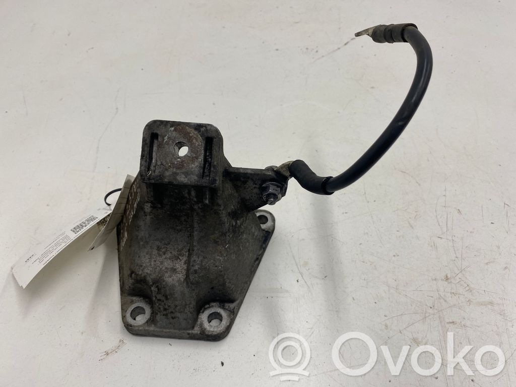 Audi A4 S4 B6 8E 8H Engine mounting bracket 