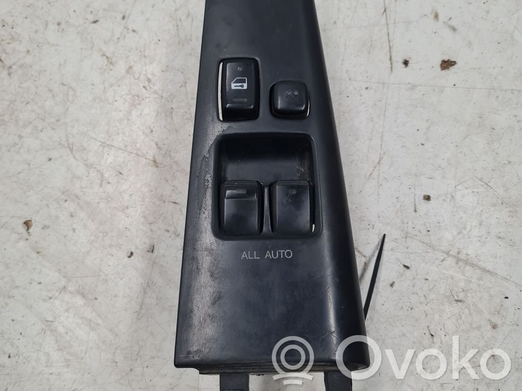 Toyota Corolla Verso AR10 Electric window control switch 