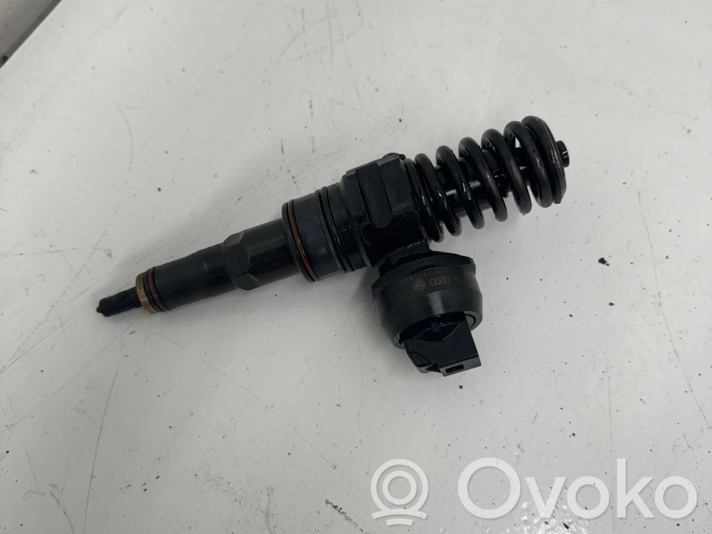 Skoda Octavia Mk2 (1Z) Fuel injector 