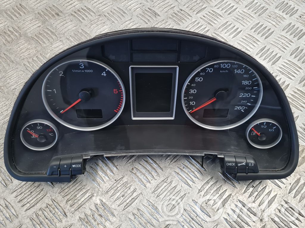 Audi A4 S4 B7 8E 8H Licznik / Prędkościomierz 