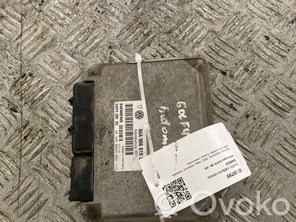 Volkswagen Golf IV Engine control unit/module 