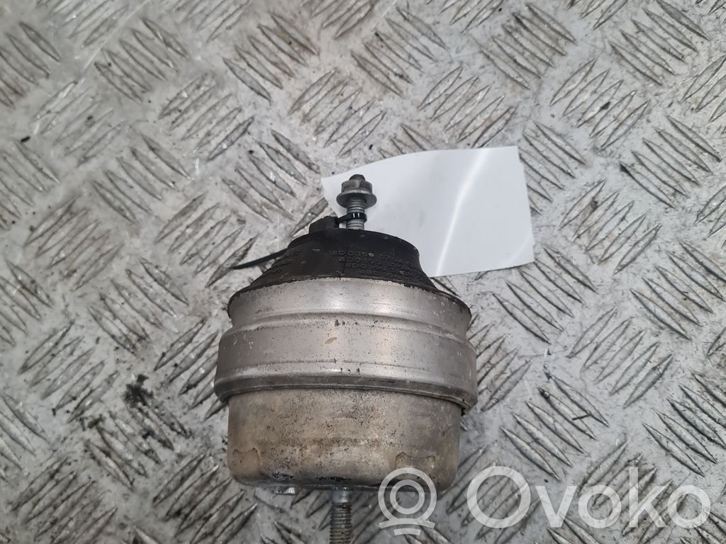 Engine mount bracket   8D0199382L
