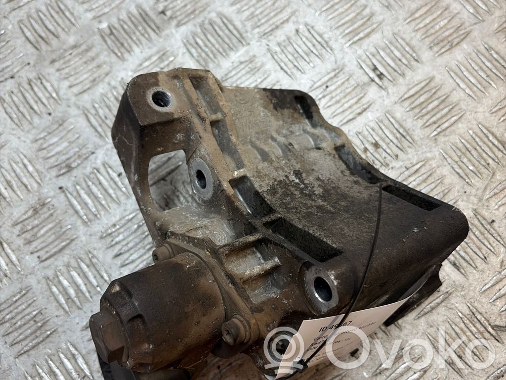 BMW X5 E70 Power steering pump mounting bracket 