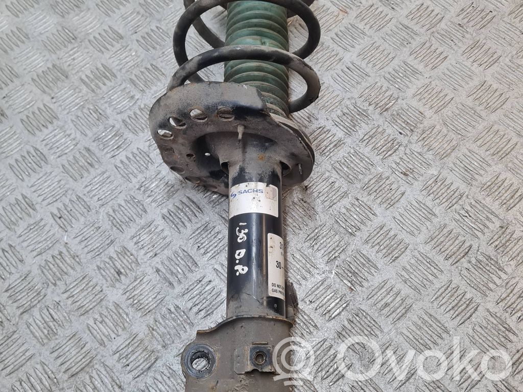 Hyundai i30 Amortyzator osi przedniej ze sprężyną 