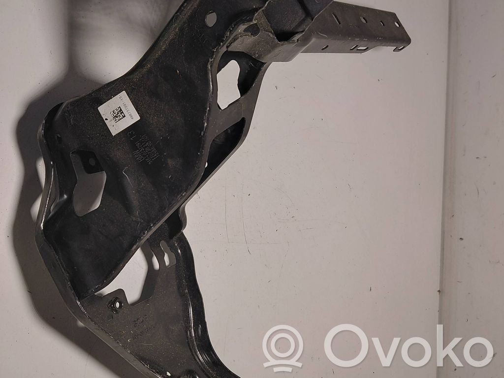BMW 7 G70 Priekinis sustiprinimas bamperio 