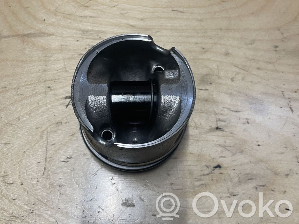 BMW X3 E83 Piston 