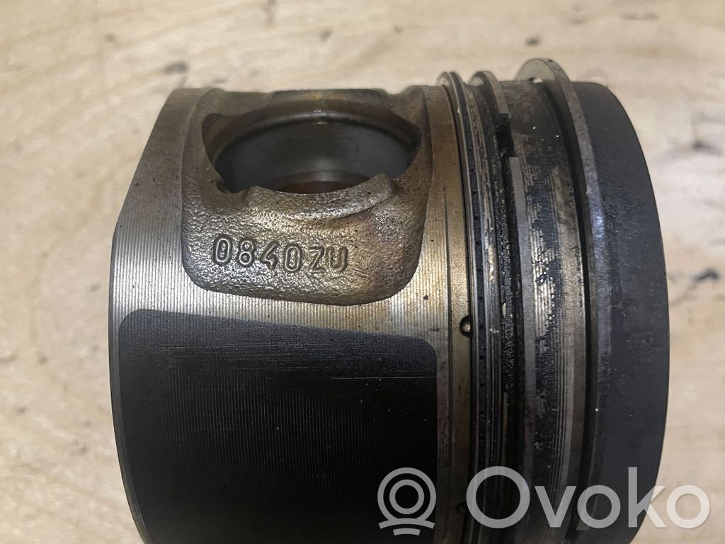 BMW X3 E83 Piston 