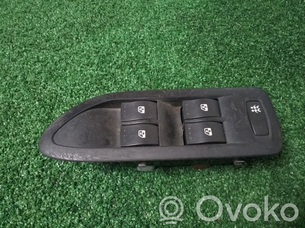 Renault Megane I Electric window control switch 