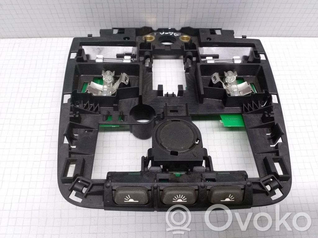 Volvo V70 Фонарь освещения передних мест 