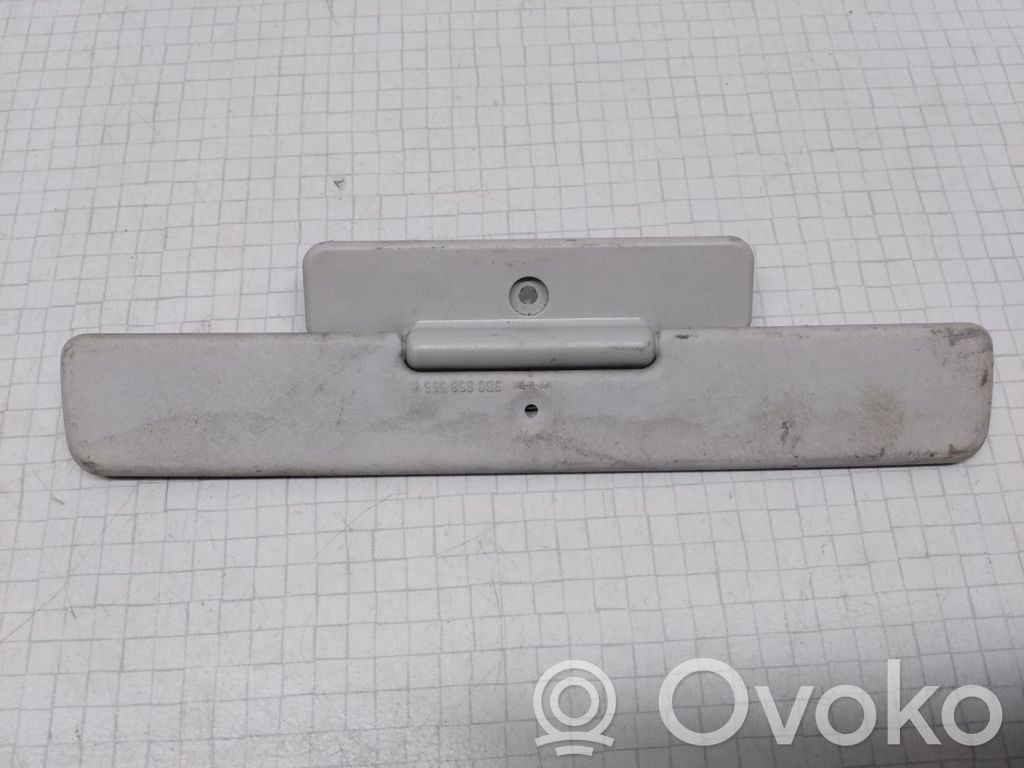 Volkswagen Golf IV Kita salono detalė 