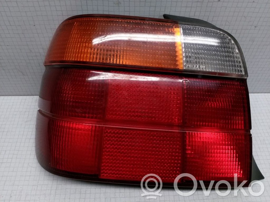 BMW 3 E36 Aizmugurējais lukturis virsbūvē 