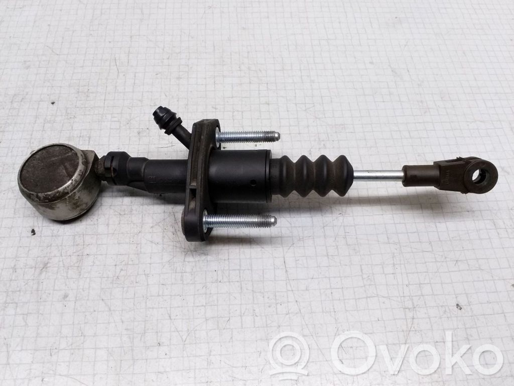 Opel Astra H Kytkimen pääsylinteri 