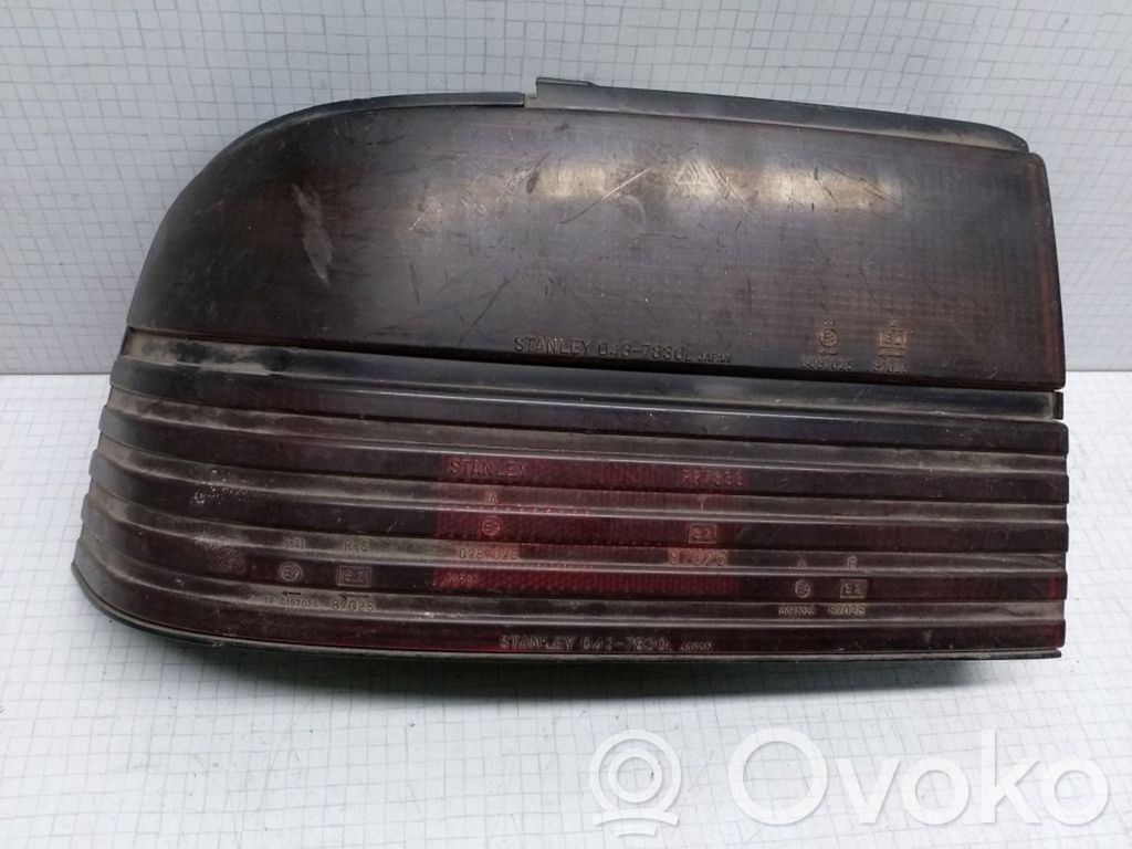 Mazda 626 Aizmugurējais lukturis virsbūvē 