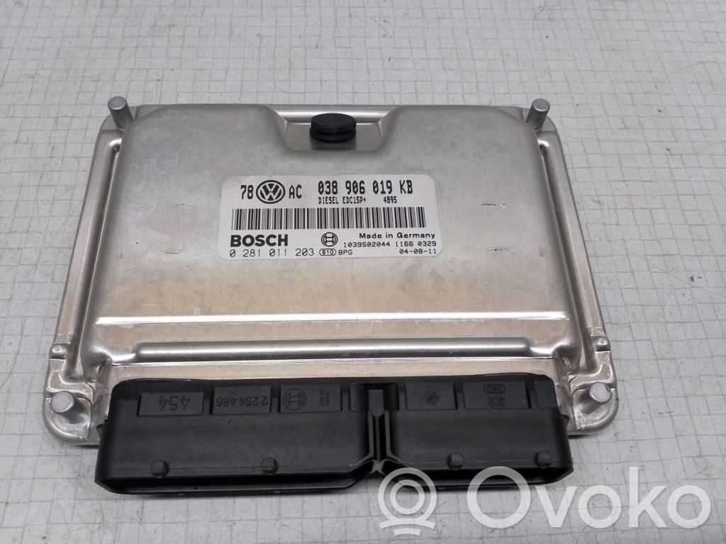 Volkswagen PASSAT B5.5 Engine control unit/module 