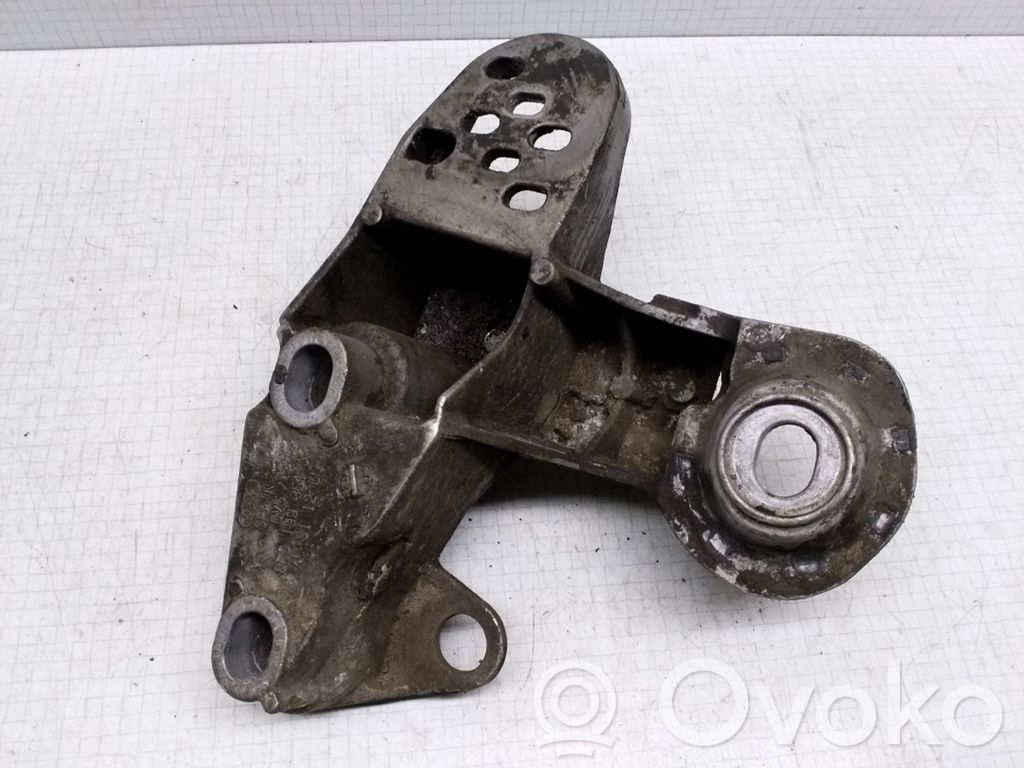 Volkswagen PASSAT B5.5 Engine mounting bracket 