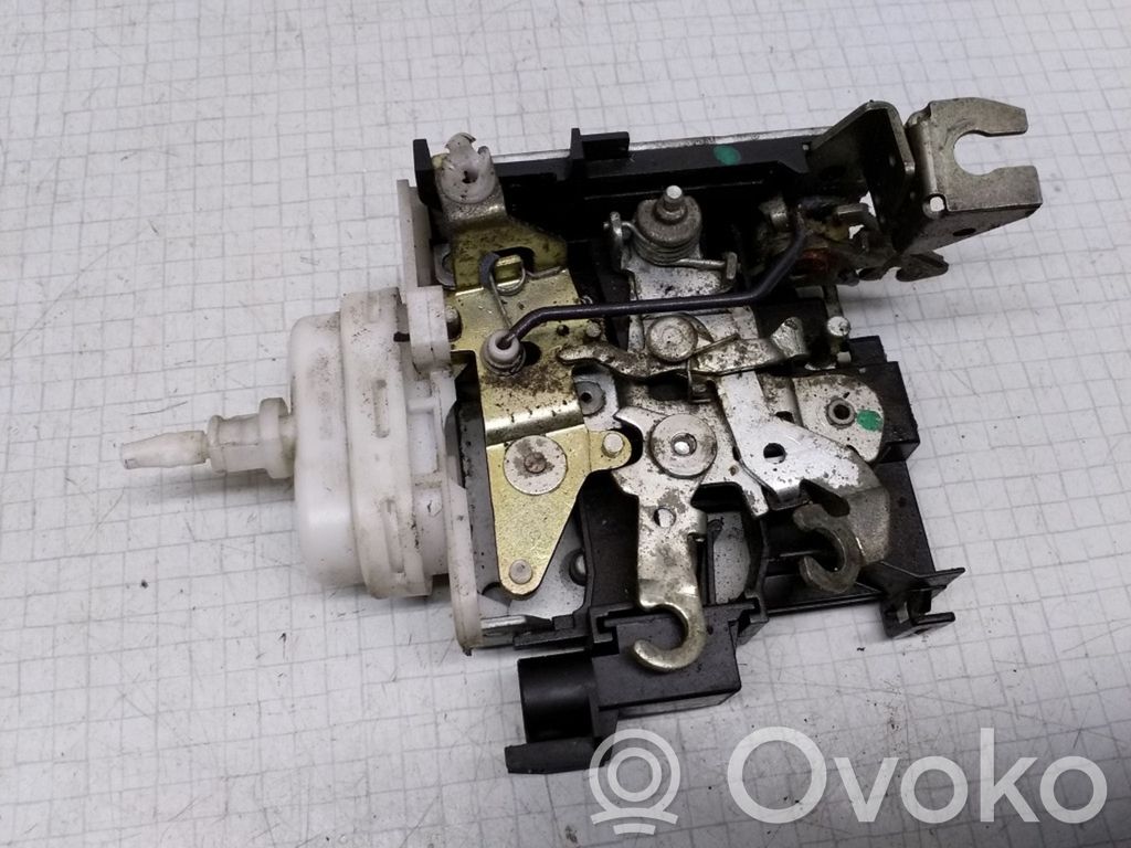 Audi A4 S4 B5 8D Etuoven lukko 